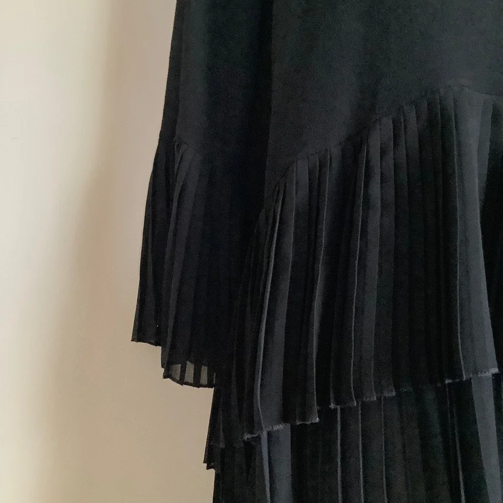 Zara Womens Black Tiered Pleated Mini Dress V-Neck Long Sleeve Size Large